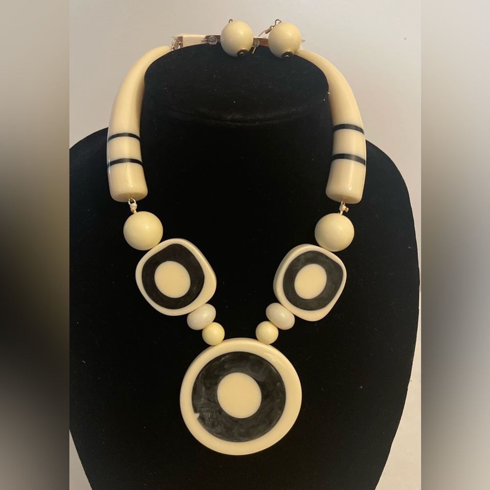 Necklace and Earring Set: White